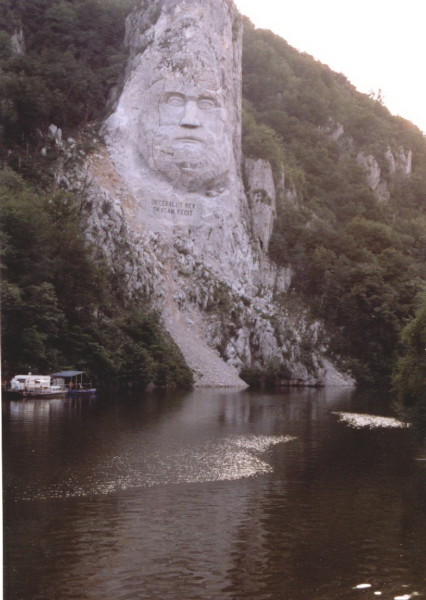 iron_gate_-_decebalus_sculpture