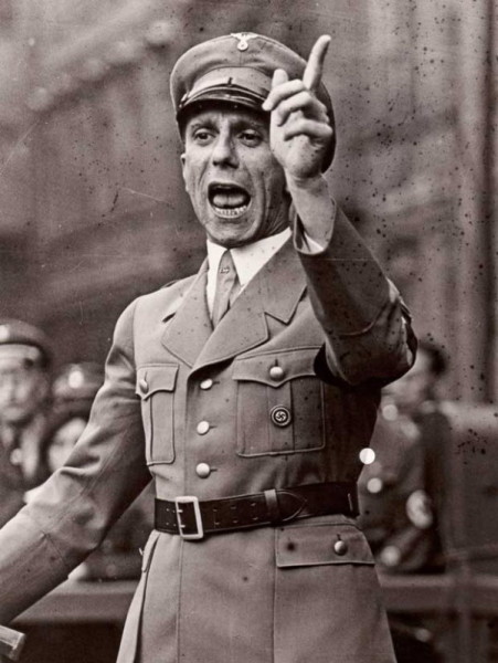 Goebbels - propagandistul nr 1 al lui Hitler, omologul nazist în planul propagandei, al lui SRS.