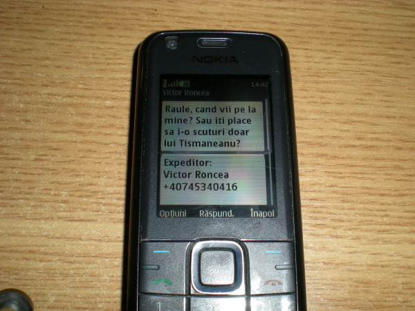 SMS primit de mine de la Victor Roncea...Obsesia pentru prof. Tismaneanu este extrema. La fel pentru homalăul de frate-sau, un alt derbedeu bețiv, infiltrat in presa, George Roncea