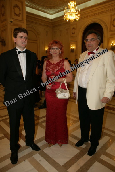 Familia Dan Adamescu (patronul "Romaniei libere" si ASTRA Asigurari cu sotia si fiul)