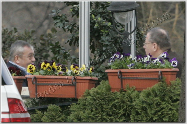 27 martie 2010: Vlădescu şi Chirieac surprinşi pe terasa Cafe Ambiance din Dorobanţi