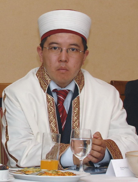 Muftiul Murat Iusuf, la cina tradiţională de iftar (Ramadan) organizată de Muftiatul cultului musulman din România (5 octombrie 2007).