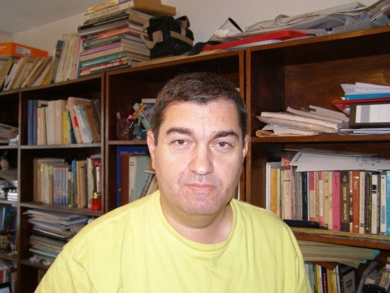 Petre Craciun la biblioteca