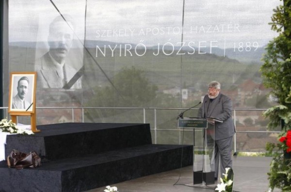 Lukacs Csaba, ziarist maghiar, comemorandu-l pe fascistul Nyiro Joszef la Odorheiu Secuiesc